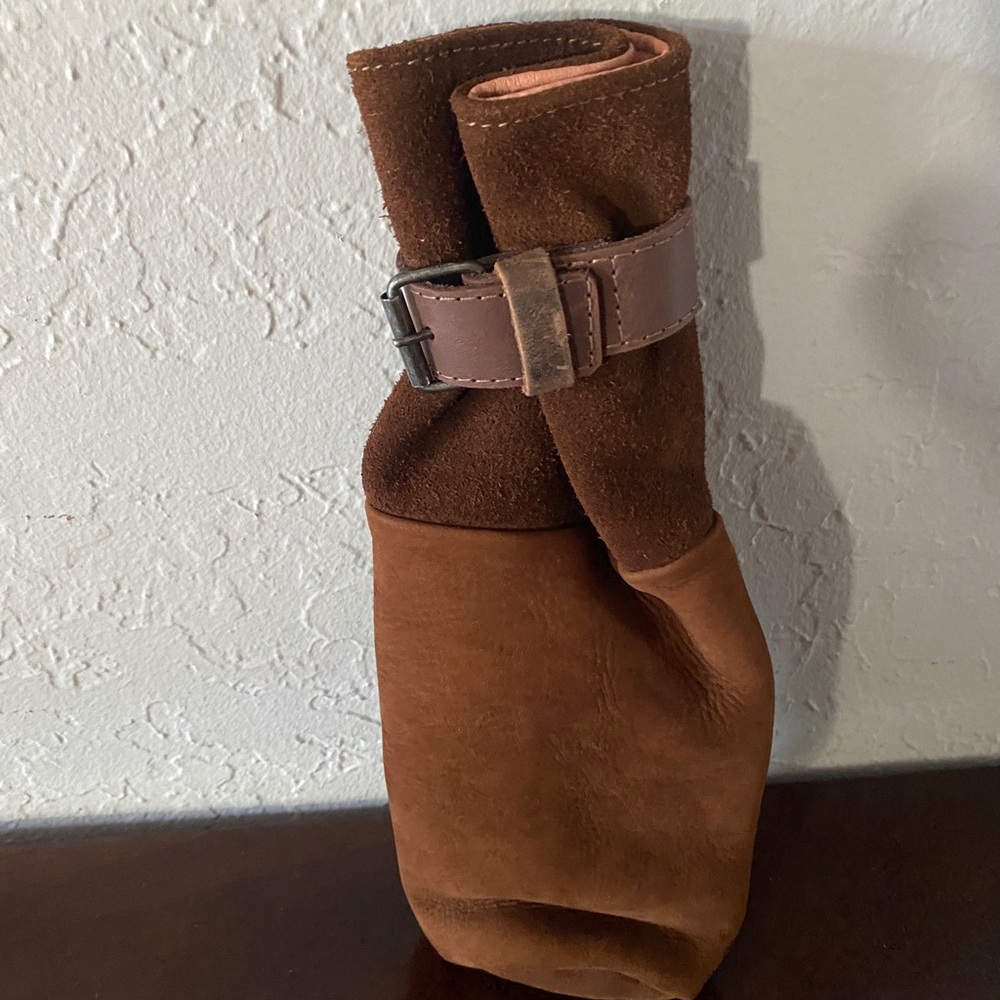 Hide and Drink Leather  Suede Pouch  Exchange Old Fashioned Never used No Tags